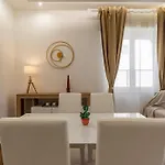 Διαμέρισμα Guesthost - Lovely Flat In With Balcony Ταορμίνα