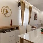 Guesthost - Lovely Flat In With Balcony Διαμέρισμα Ταορμίνα