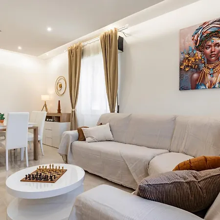 Guesthost - Lovely Flat In With Balcony Lägenhet