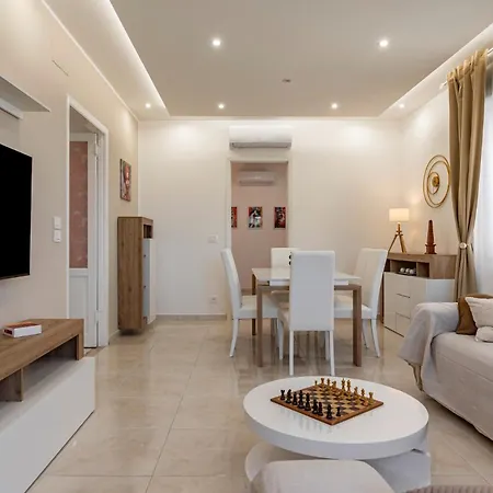 Guesthost - Lovely Flat In With Balcony Lägenhet *