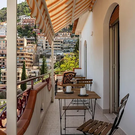 Guesthost - Lovely Flat In With Balcony Ταορμίνα