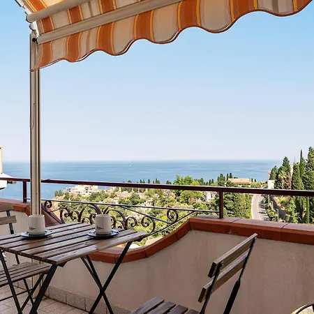 Guesthost - Lovely Flat In With Balcony * Ταορμίνα