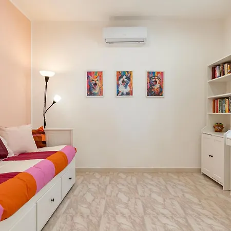 Guesthost - Lovely Flat In With Balcony Διαμέρισμα